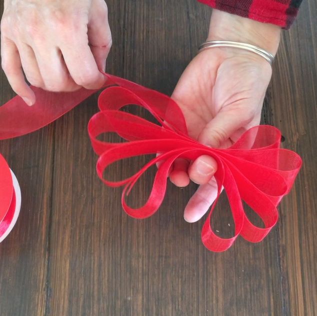 how-to-tie-a-christmas-bow-in-3-easy-steps-how-to (1).jpg