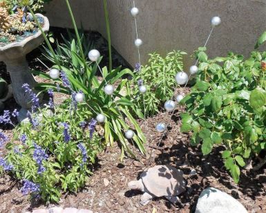gazing-ball-stakes-crafts-gardening-how-to